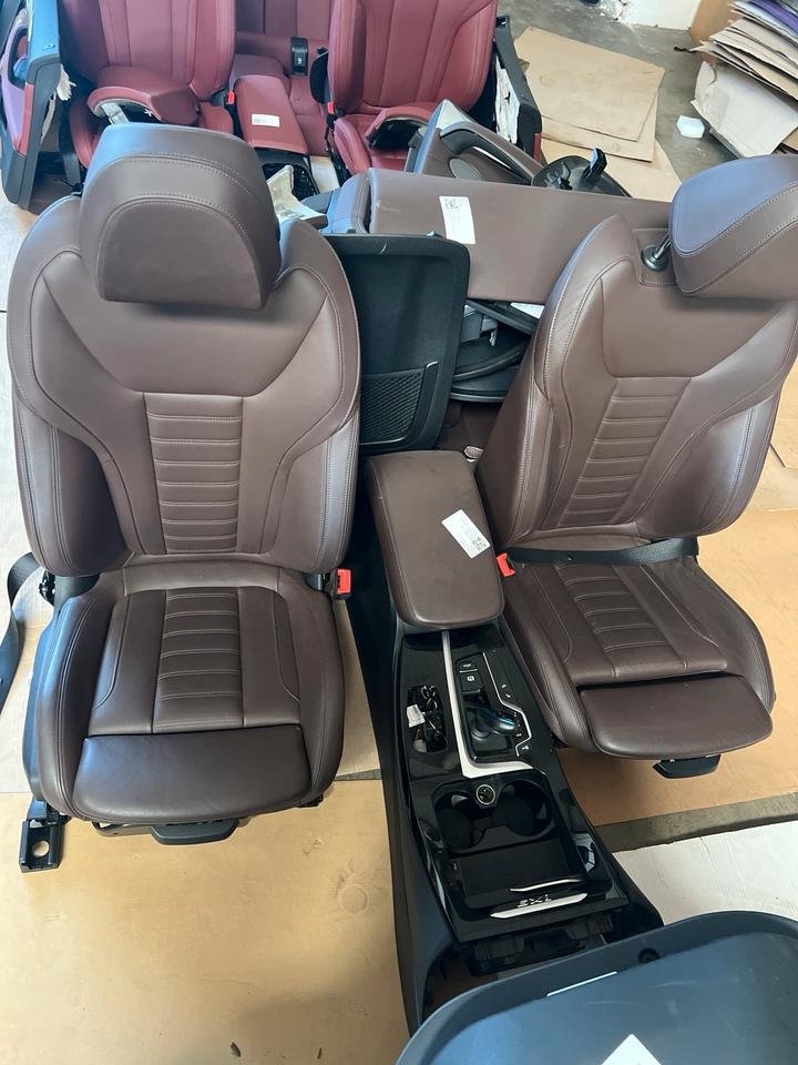 BMW X3 G08 Autositze und Tür Verkleidung