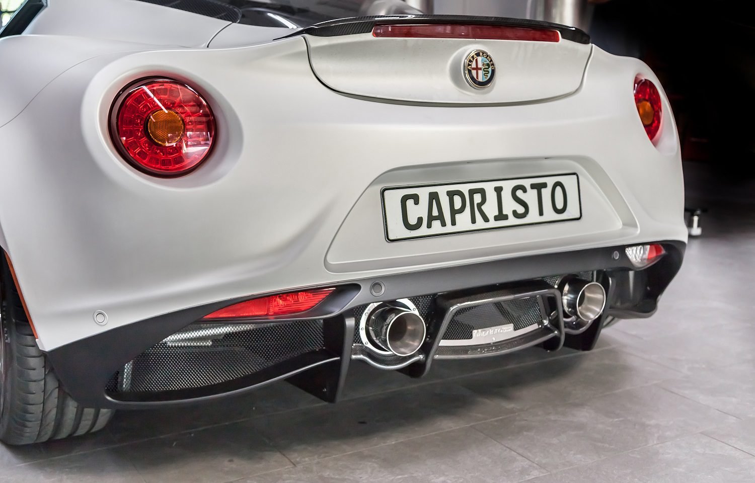 Capristo Free Flow Exhaust System w/ Carbon Diffuser for Alfa Romeo 4C [10AR04010000]