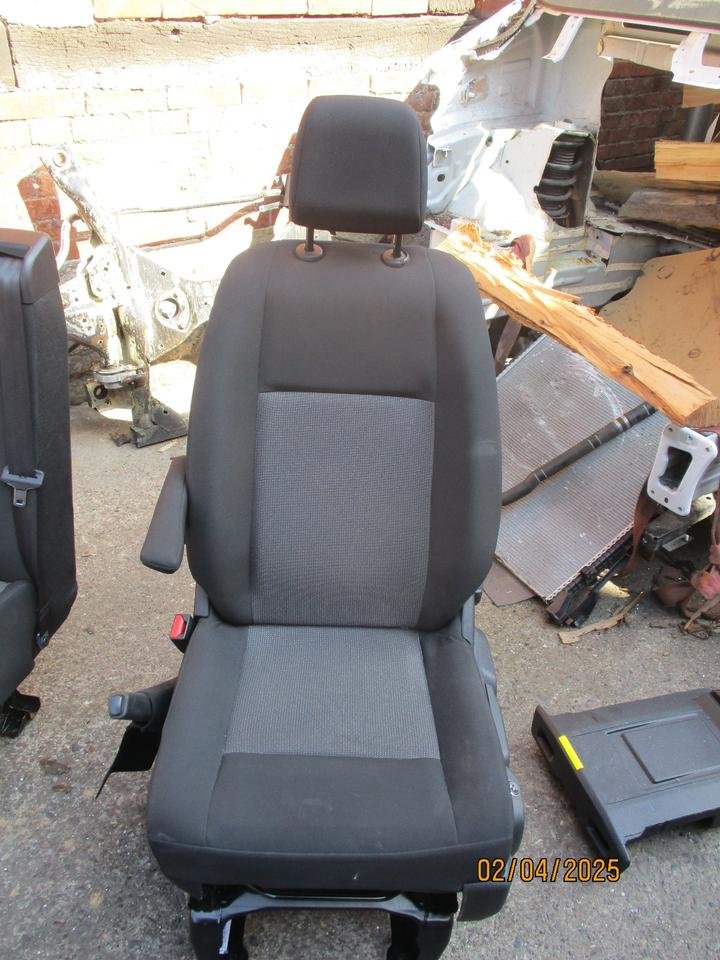 Fahrersitz mit Sitzheizung Armlehne Toyota Proace Peugeot bj.2022