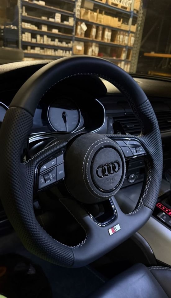 Lenkrad Audi A3 A4 A5 A6 A7 S3 S4 S5 S6 S7 RS3 RS4 RS5 RS6 RS7 Q3 Q5 SQ5 Q7 SQ7 R8 – Sportlenkrad Carbon Alcantara Leder individuell konfigurierbar – auch für Mercedes BMW VW...