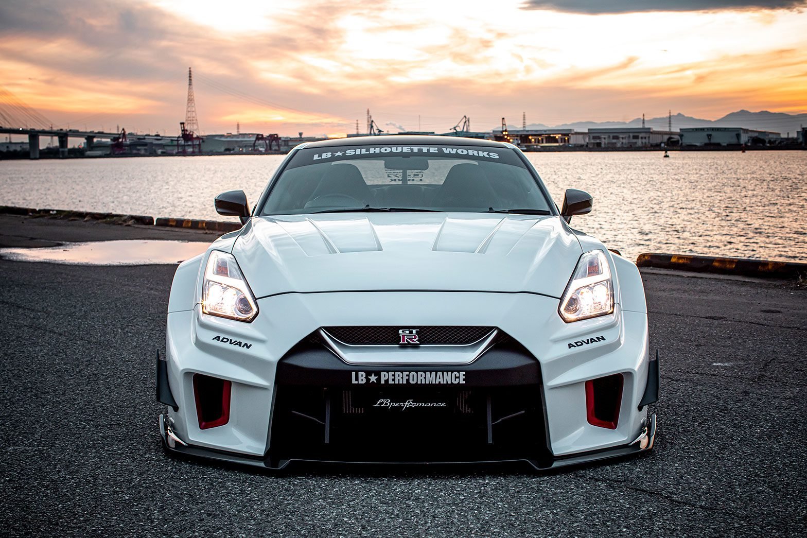 Liberty Walk LB-Silhouette WORKS GT 35GT-RR Bonnet Hood for R35 Nissan GT-R