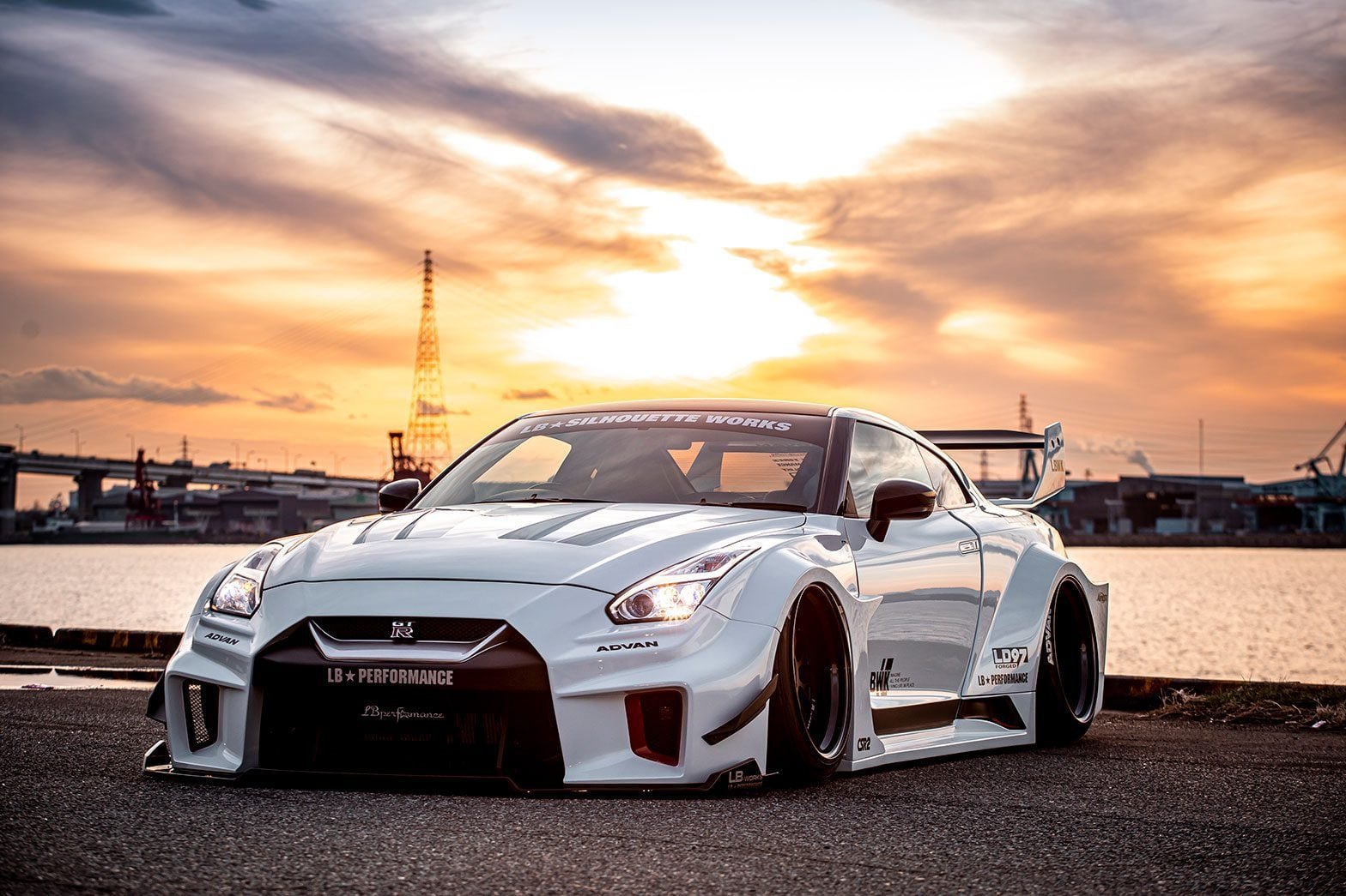 Liberty Walk LB-Silhouette WORKS GT 35GT-RR Front Canards & Diffuser for R35 Nissan GT-R
