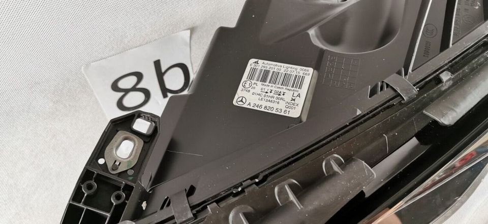 MERCEDES B 246 FACELIFT SCHEINWERFER LINKS HEADLIGHT A2468205361