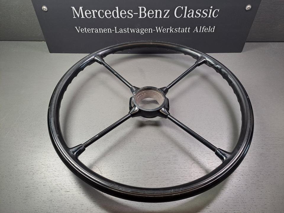 Mercedes-Benz 4-Speichen Naben-Oberteil mit Lenkrad für LG 315