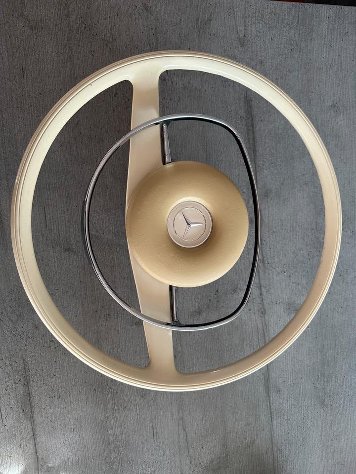 Mercedes-Benz (MB) 115 .. Lenkrad, weiss, kleiner Pralltopf 43 cm