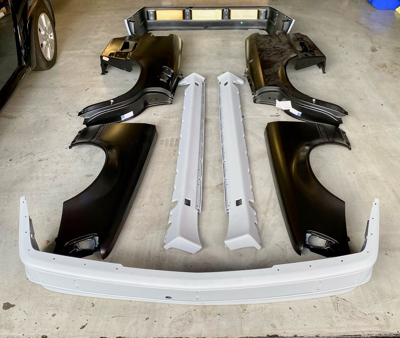 Mercedes-Benz W124 E500 / 500E Fender & Body Parts Package