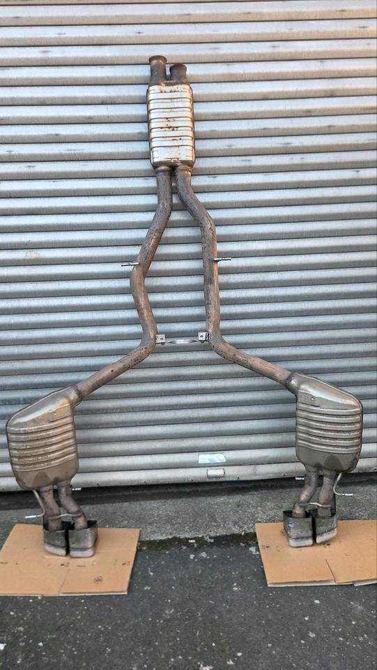 Mercedes-Benz W218 CLS63 original Auspuff Mittel und ESD