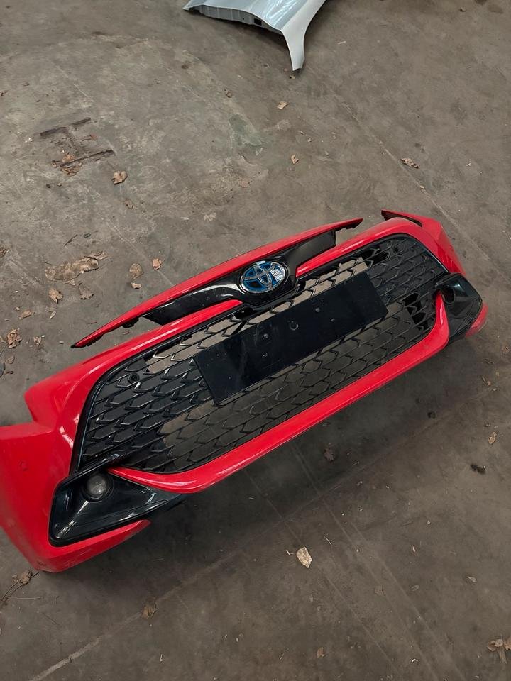 Toyota Corolla Facelift Stoßstange vorne komplett Original