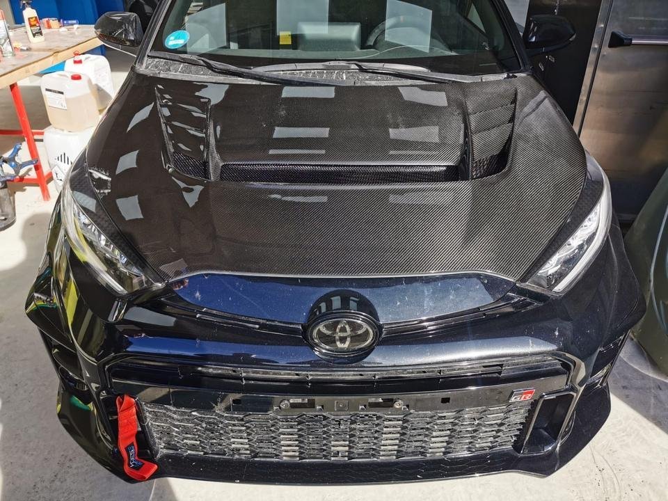 Toyota GR Yaris Vollcarbon Motorhaube “Varis Style”