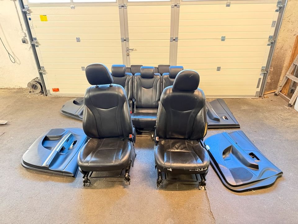 Toyota Prius Plus Hybrid Facelift Lederausstattung Sitze Türpappe