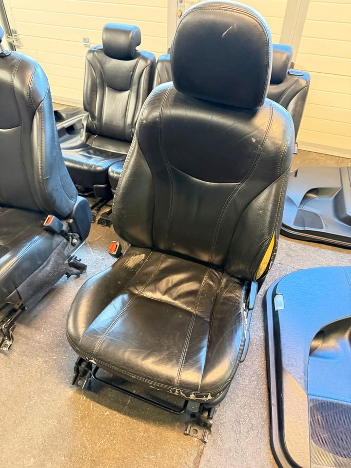 Toyota Prius Plus Hybrid Facelift Lederausstattung Sitze Türpappe