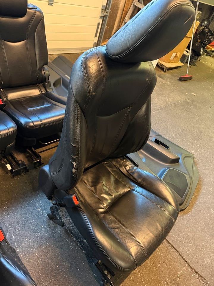 Toyota Prius Plus Hybrid Facelift Lederausstattung Sitze Türpappe