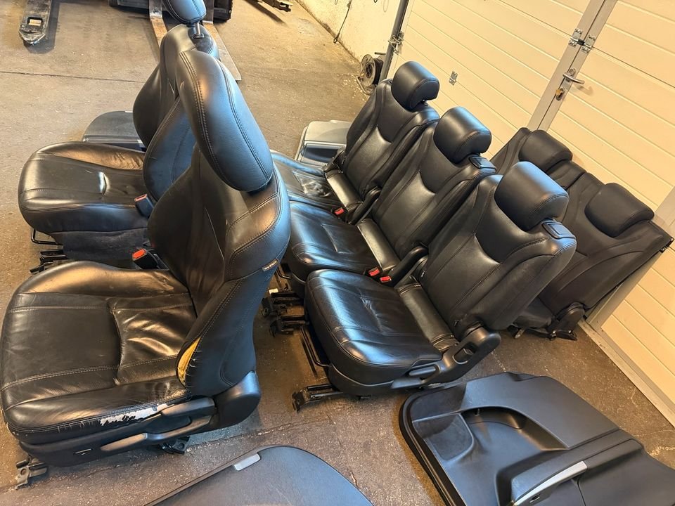 Toyota Prius Plus Hybrid Facelift Lederausstattung Sitze Türpappe