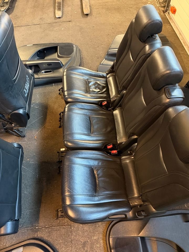 Toyota Prius Plus Hybrid Facelift Lederausstattung Sitze Türpappe