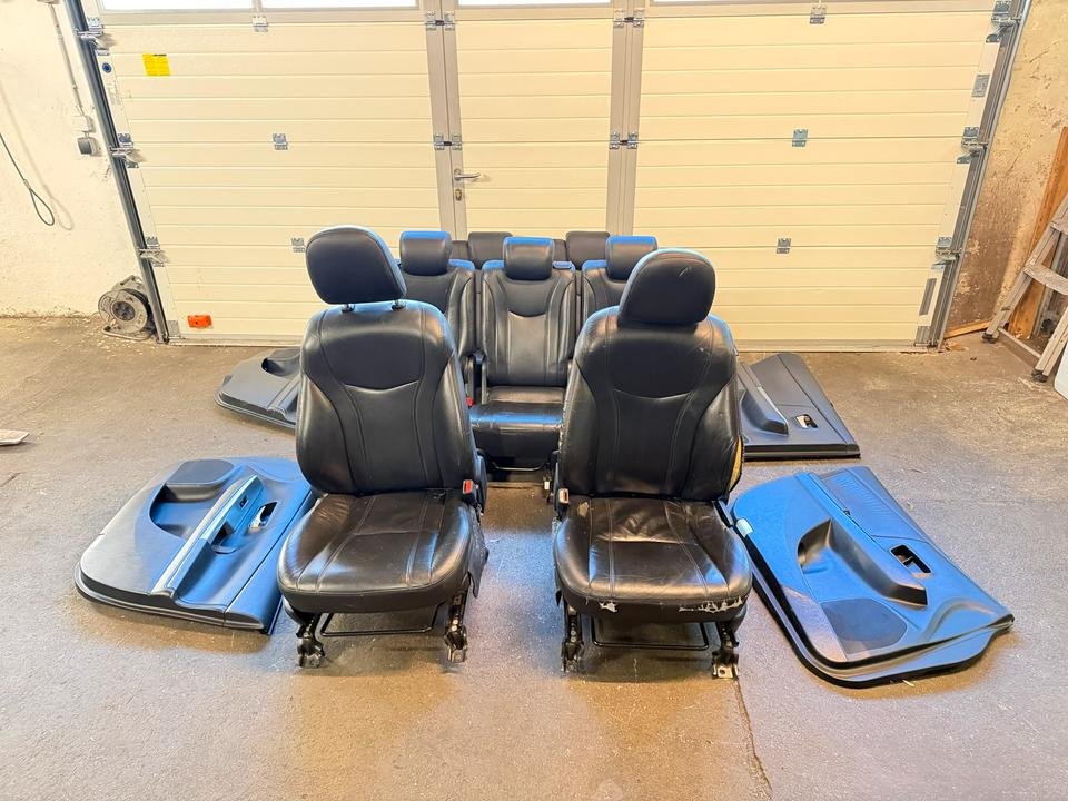 Toyota Prius Plus Hybrid Facelift Lederausstattung Sitze Türpappe