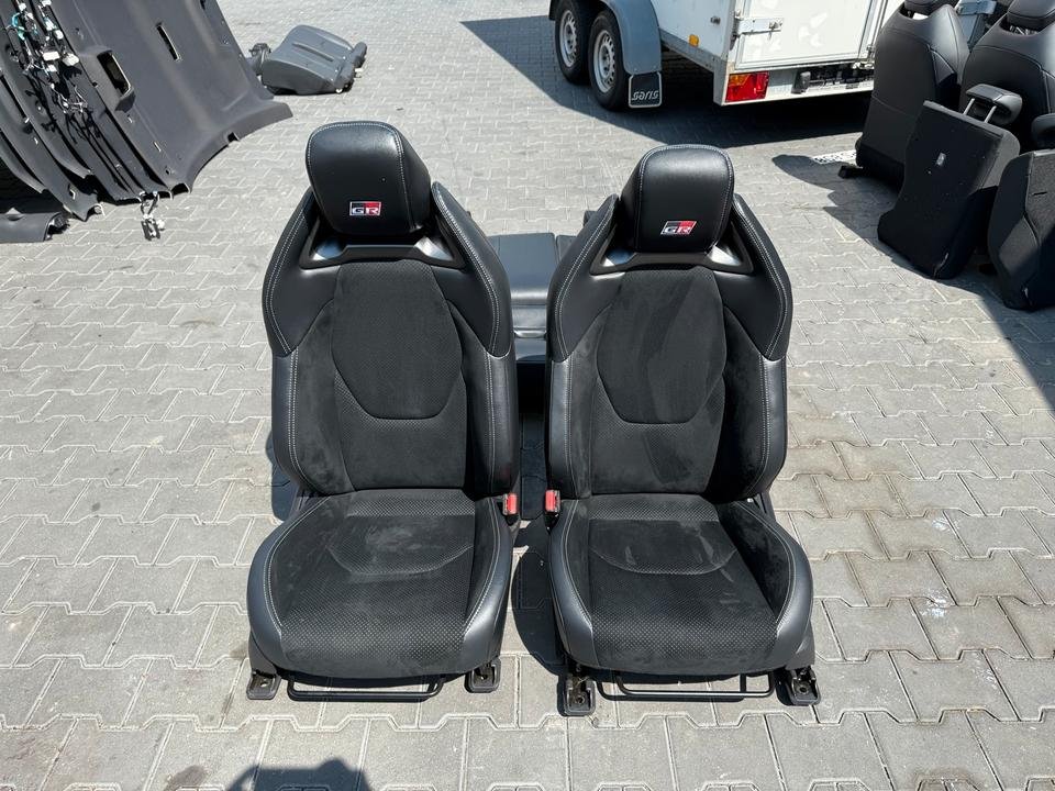 Toyota Yaris GR Sitze Ausstattung Sport Teilleder Weiße Naht